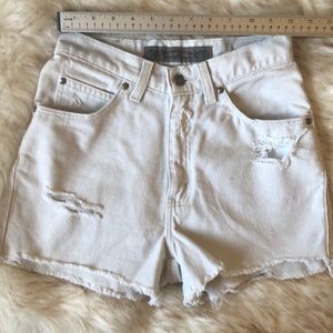 Levi’s 900 series high rise shorts